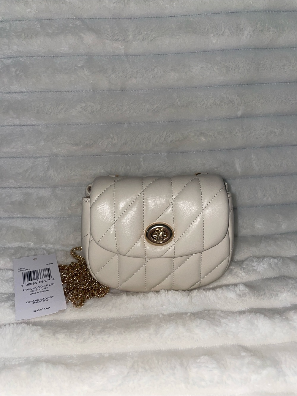 Coach Quilted Turnlock Crossbody Bag with Gold Chain in Chalk
